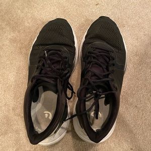Lululemon size 8 gym shoes